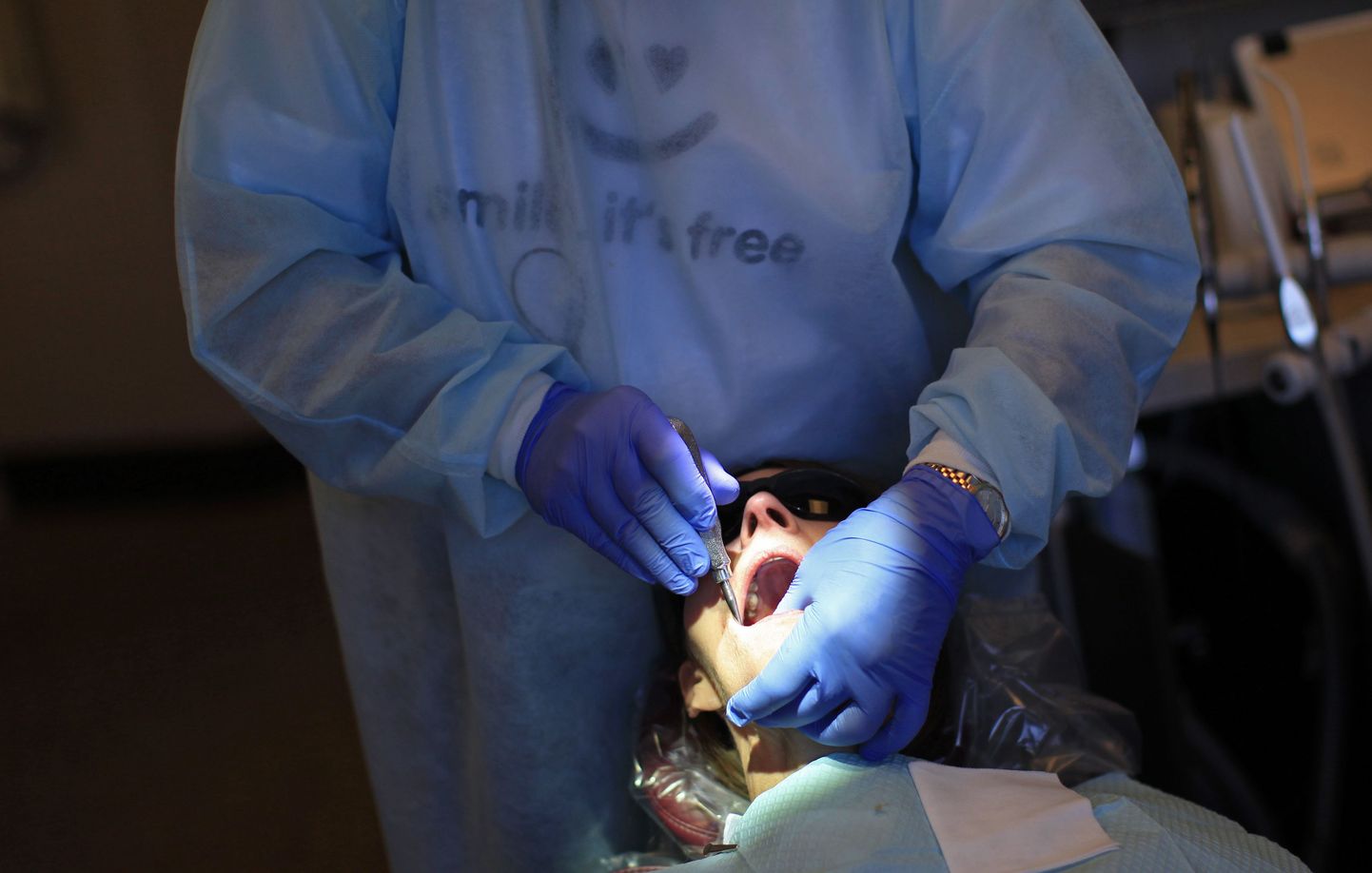 Hambaarst maksis ekskallimale julmal viisil kätte