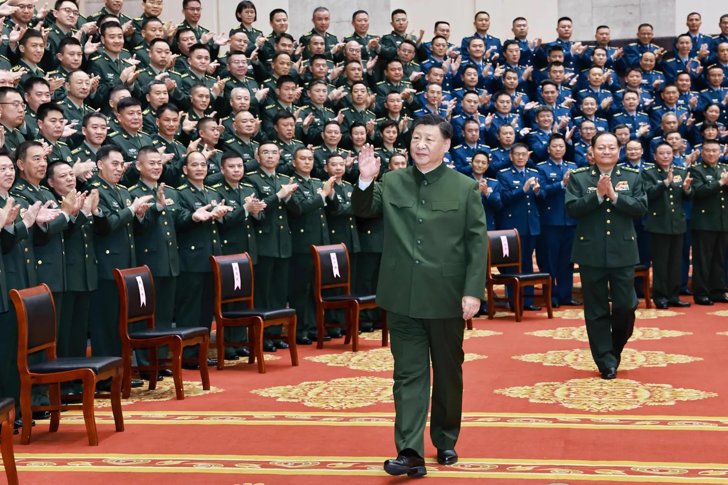 Hiina president Xi Jinping Nanningis sõjaväeametnikega kohtumas.
