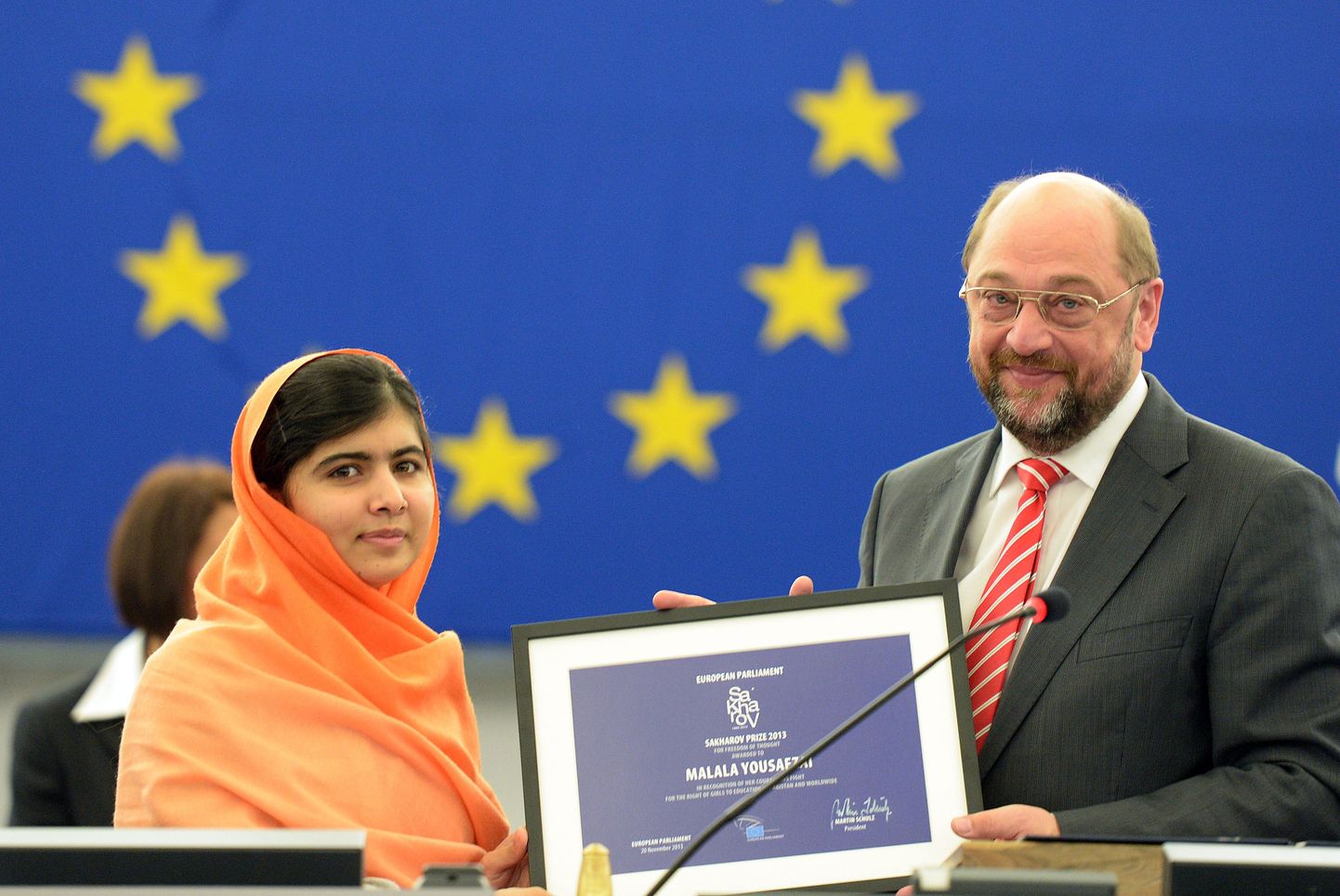 Pakistani koolitüdruk Malala Yousafzai koos Euroopa Parlamendi presidendi Martin Schulziga täna Strasbourgis.