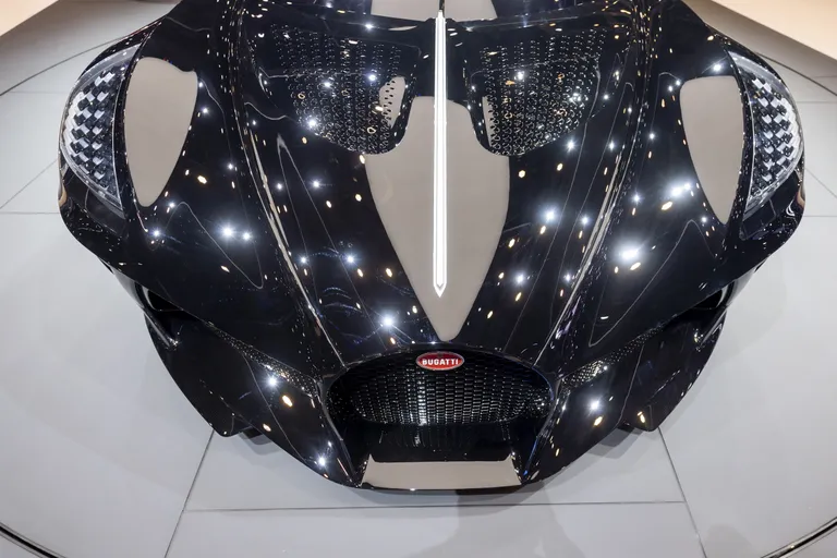 Bugatti La Voiture Noire Genfi autonäitusel.