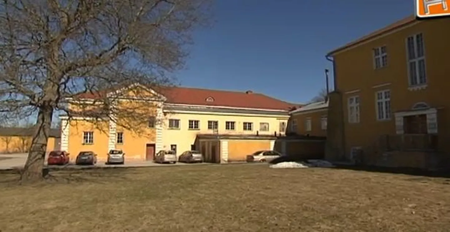 Uuemõisa lasteaed-algkool.