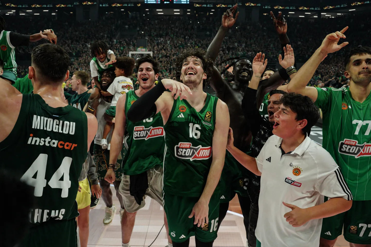 Cedi Osman (keskel) vedas Panathinaikose finaalturniirile.