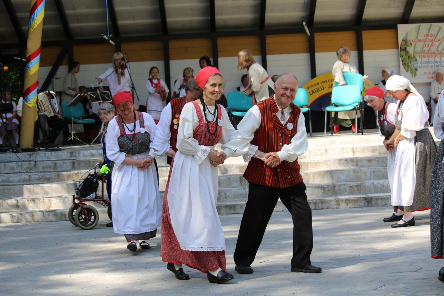 Pärnu ingerisoomlaste selts korraldab Nooruse majas hõimupäevale pühendatud ürituse, kus esinevad eri folkloorrühmad ning tantsu- ja lauluansamblid.