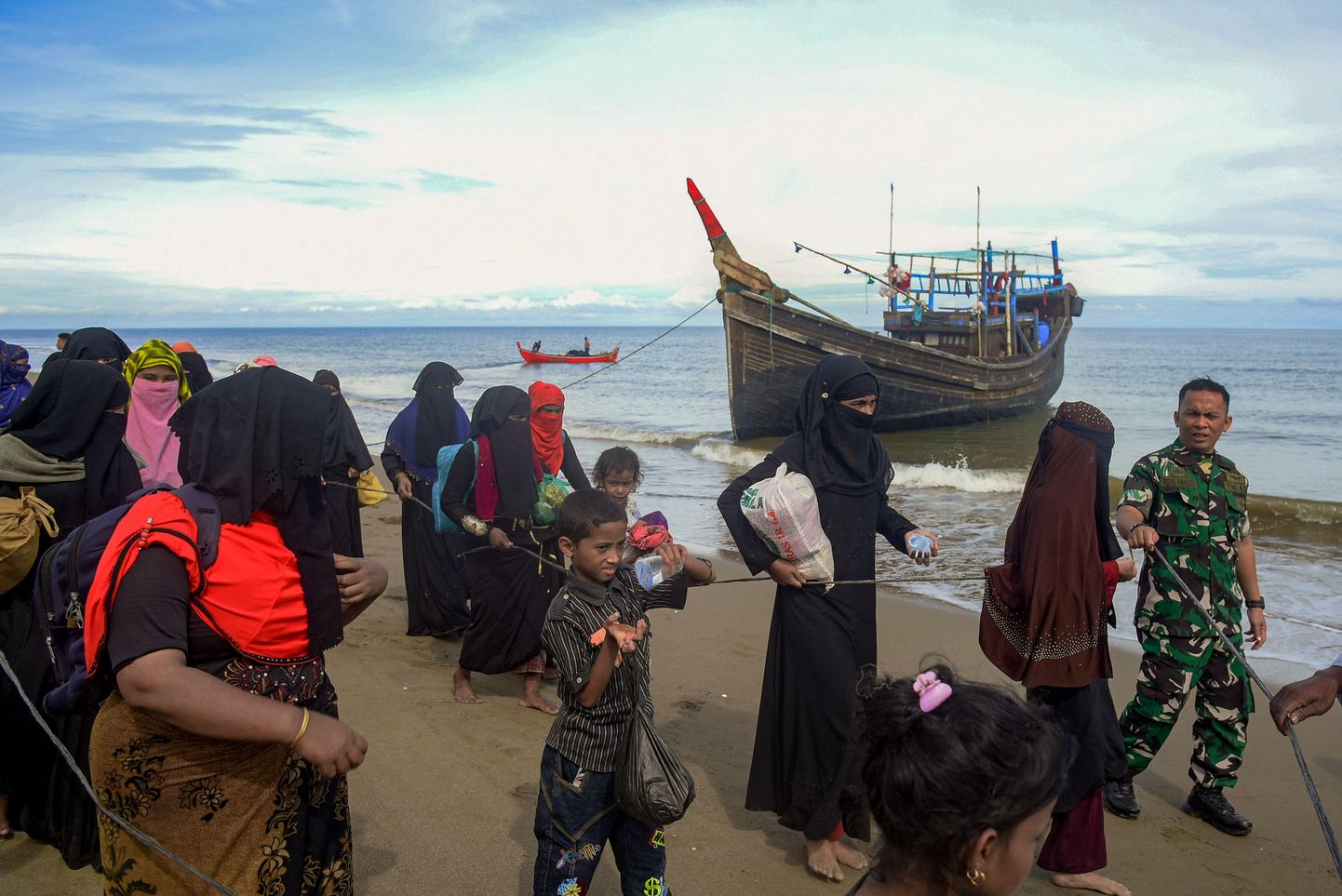 Viienädalase merereisi järel Indoneesiasse jõudnud rohingja põgenikud. Foto on illustratiivne.