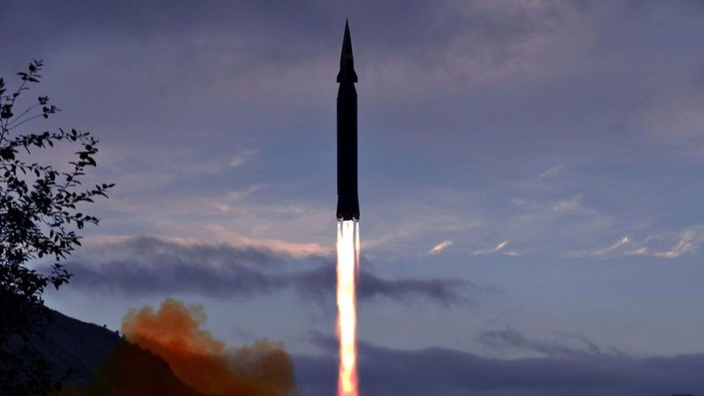 Государственные СМИ Северной Кореи опубликовали фотографию новой ракеты" Хвасон-8"