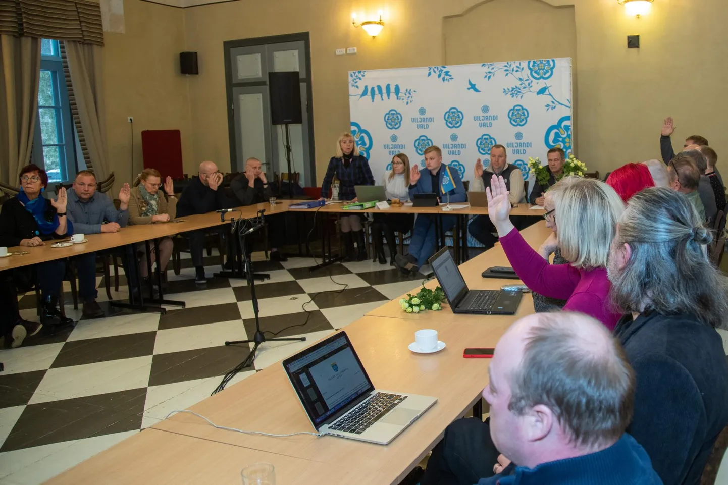Viljandi vallavolikogu peab istungit iga kuu eri paigas. Tänavu märtsis koguneti näiteks Heimtali koolis.