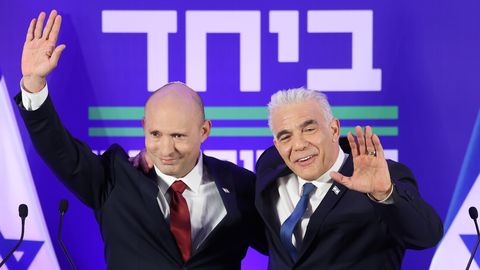 Divi bijušie Izraēlas premjerministri apvieno spēkus pret Netanjahu