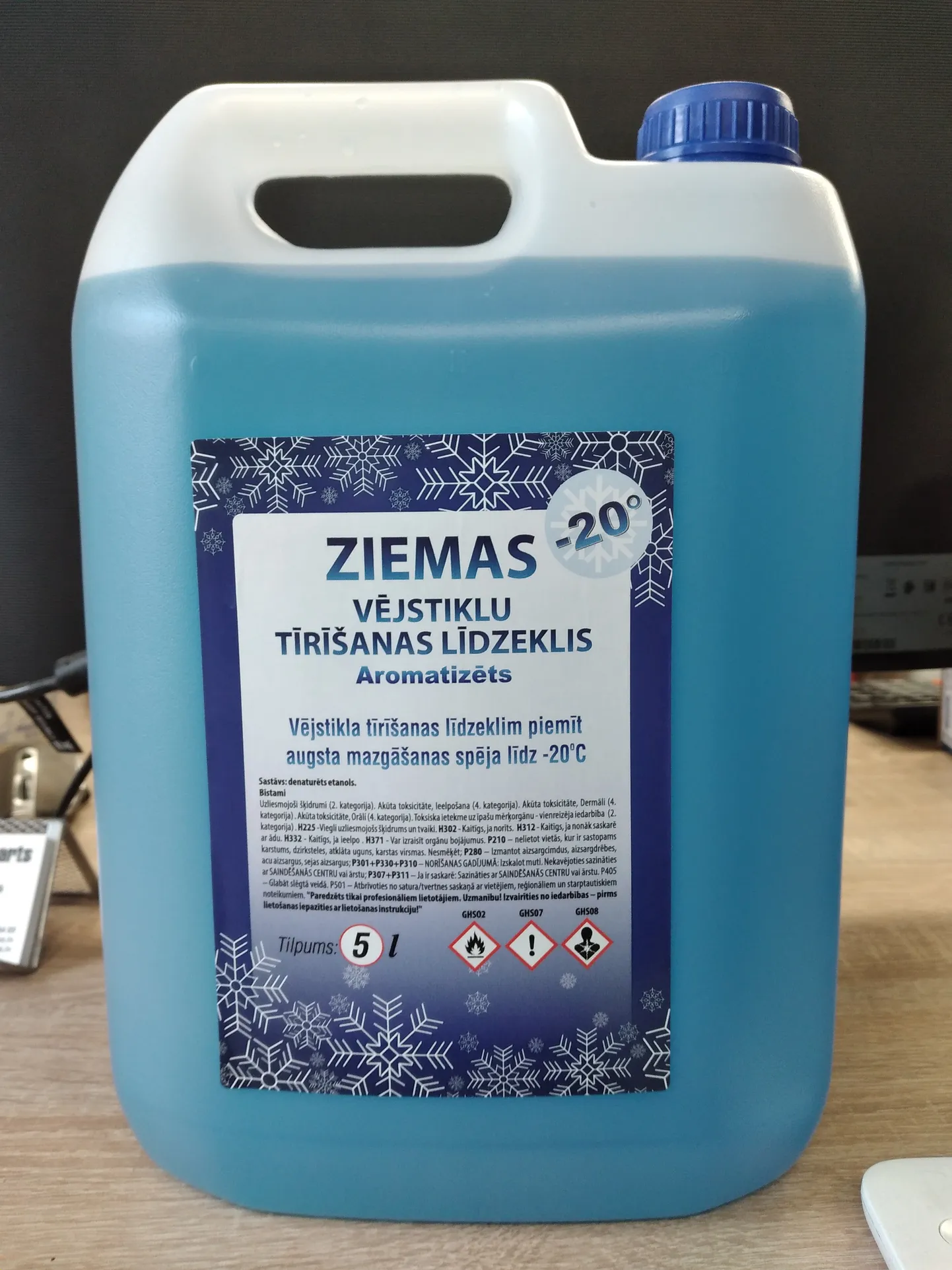 Dzīvībai bīstams vējstiklu tīrīšanas līdzeklis.