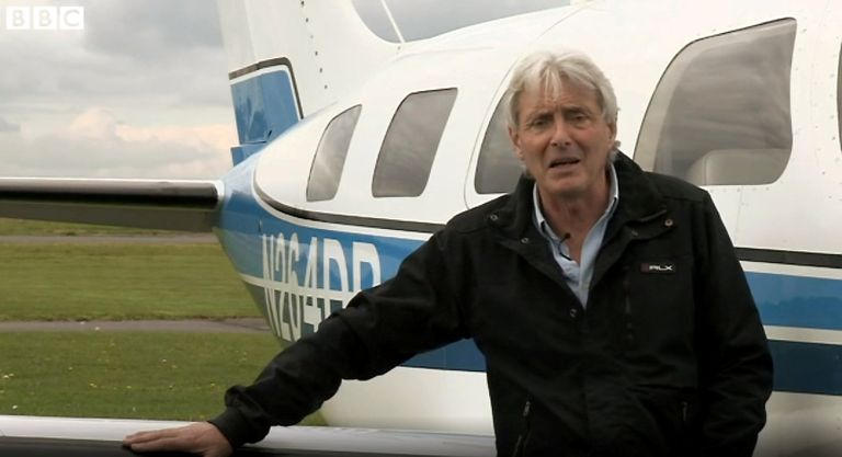 Briti piloot David Henderson jagamas 2015 BBCle selgitusi Piper Malibu PA-46 lennuki kohta