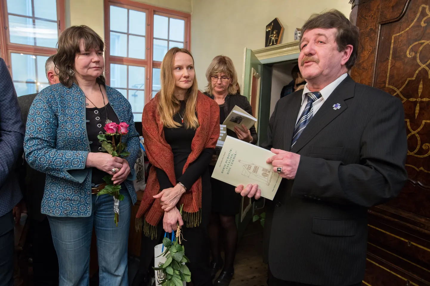 Raamatu autorid Riin Alatalu (vasakult) ja Anu Seidla kirjutasid Boris Duboviku jutu üles ning varustasid kommentaaride ja fotodega.