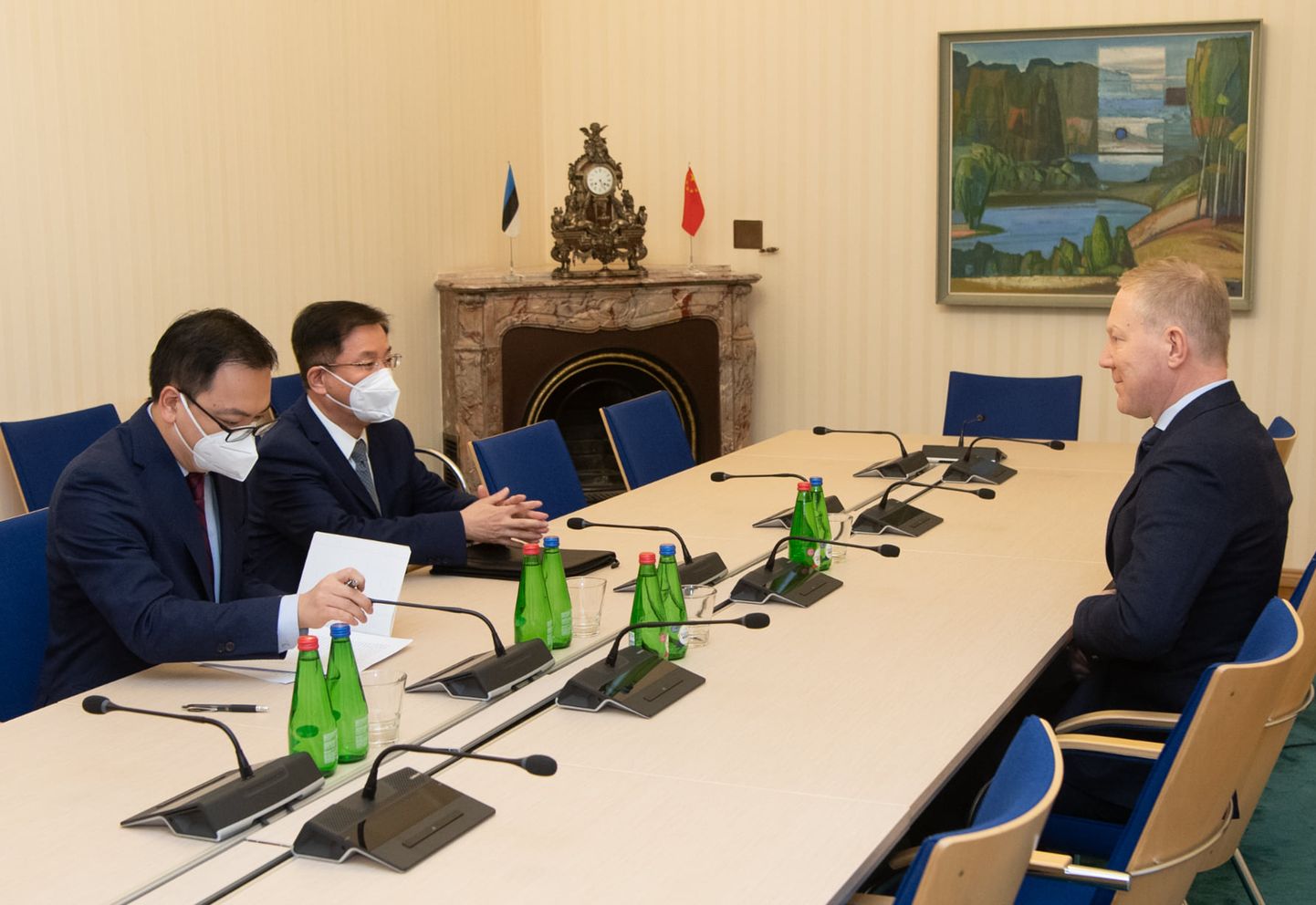 Председатель комиссии по иностранным делам Рийгикогу Марко Михкельсон встретился с послом Китая в Эстонии Ли Чао.