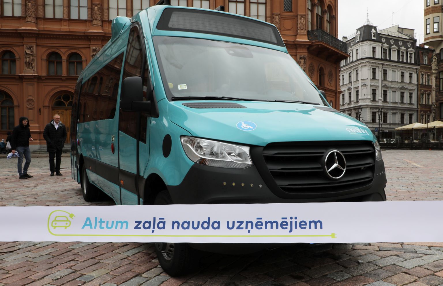 Latvijā uzbūvēti pirmie elektriskie pasažieru mikroautobusi