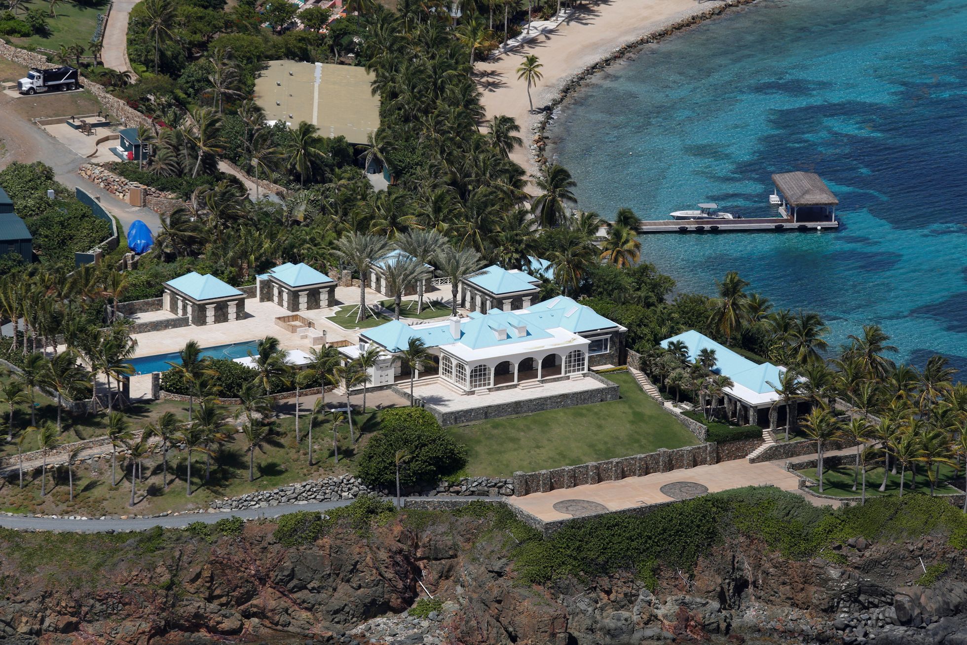 "Mazā Džefa sala" - Epsteina villa uz viņa privātās salas