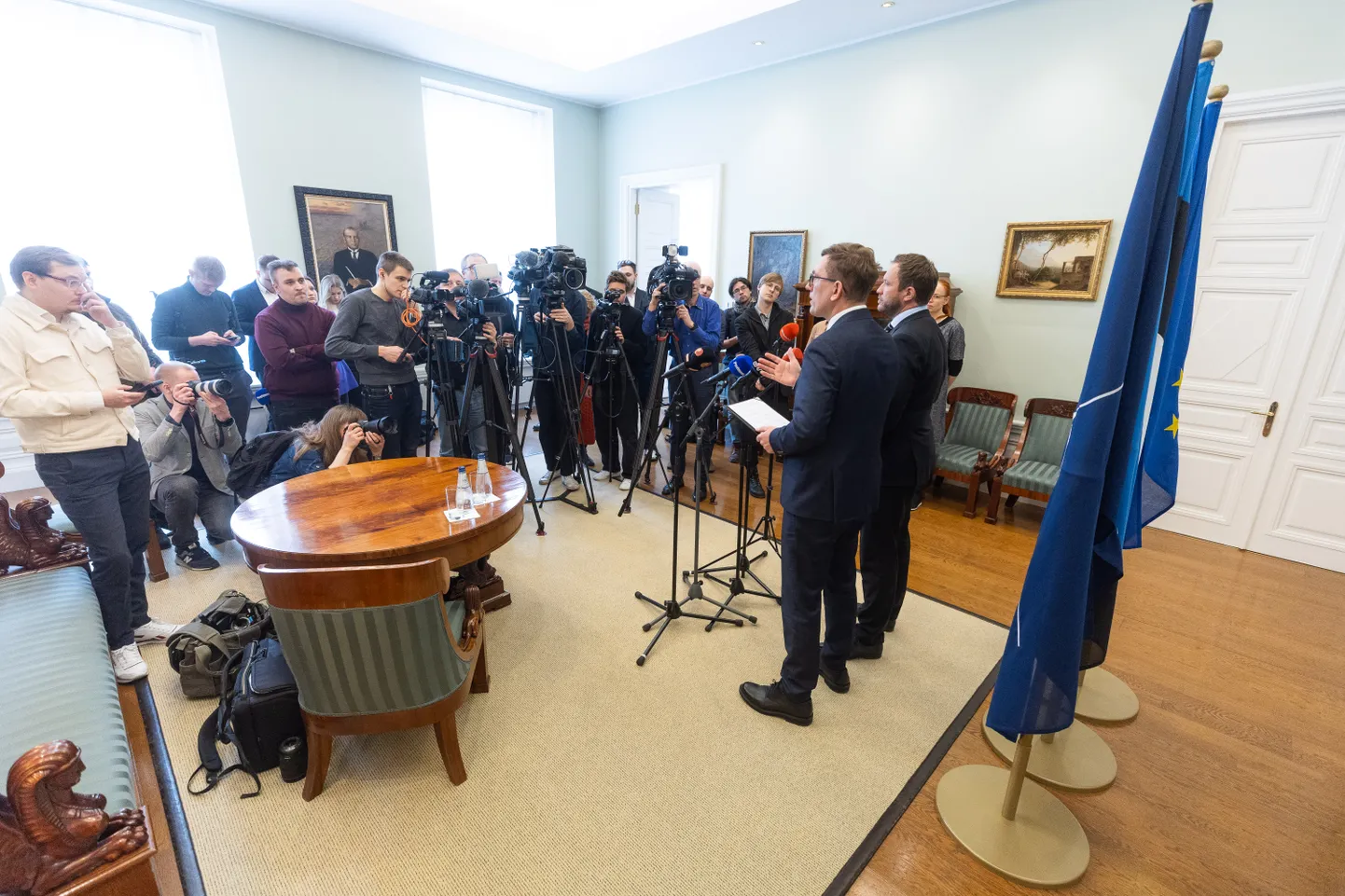 Uus valitsus näib olevat kiiresti koos juba valitsuskriisi teemal toimunud pressikonverentsil. Samasugust kiirust peab valitsus näitama ka julgeolekut puudutavate otsuste tegemisel.