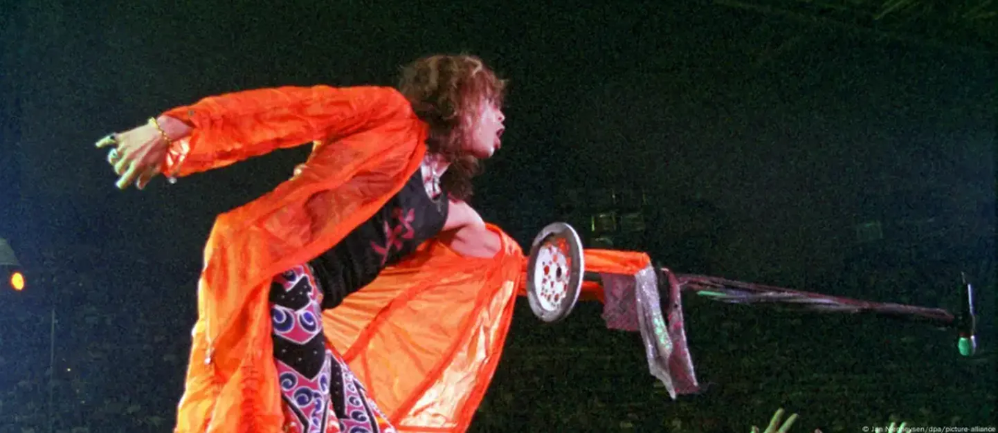 Солист Aerosmith Стивен Тайлер во время выступления (фото из архива)