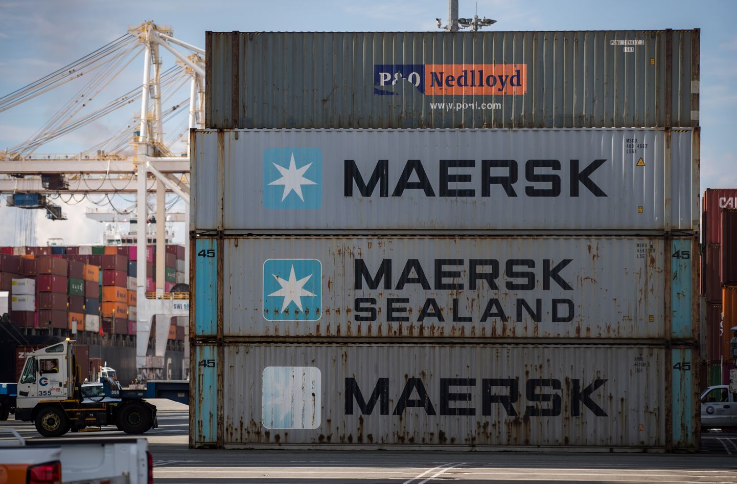Taani laevandus- ja logistikakonglomeraadi Maersk konteinerid sadamas. Pilt on illustratiivne.