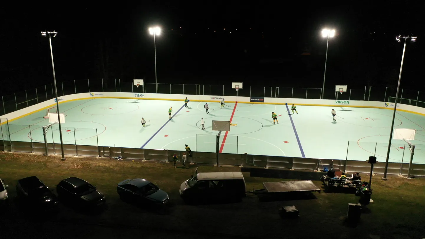Rullhoki matš Vastseliina uuel multifunktsionaalsel spordiväljakul.