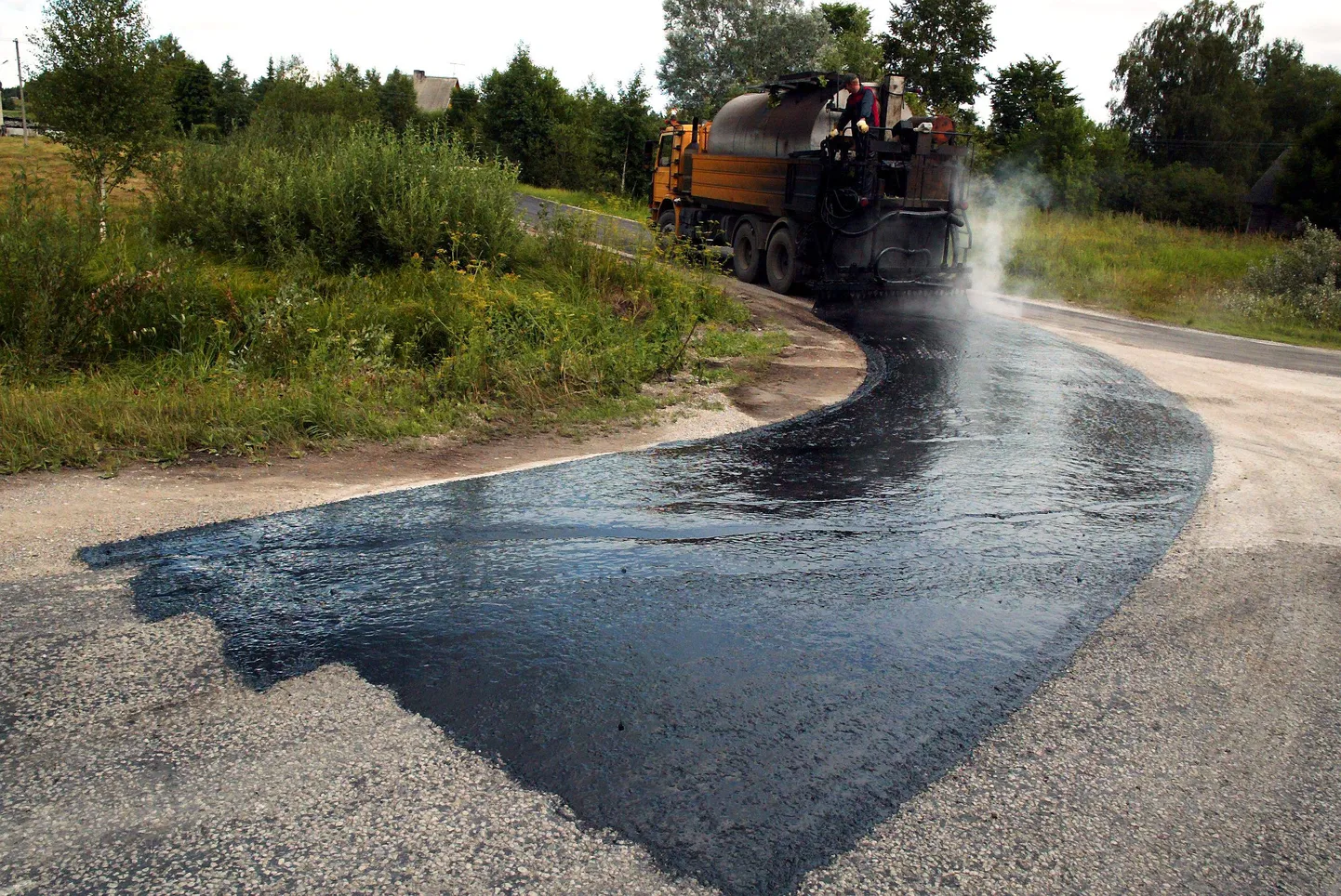 Pindamise ajal said kahjustusi vähemalt kaks autot.