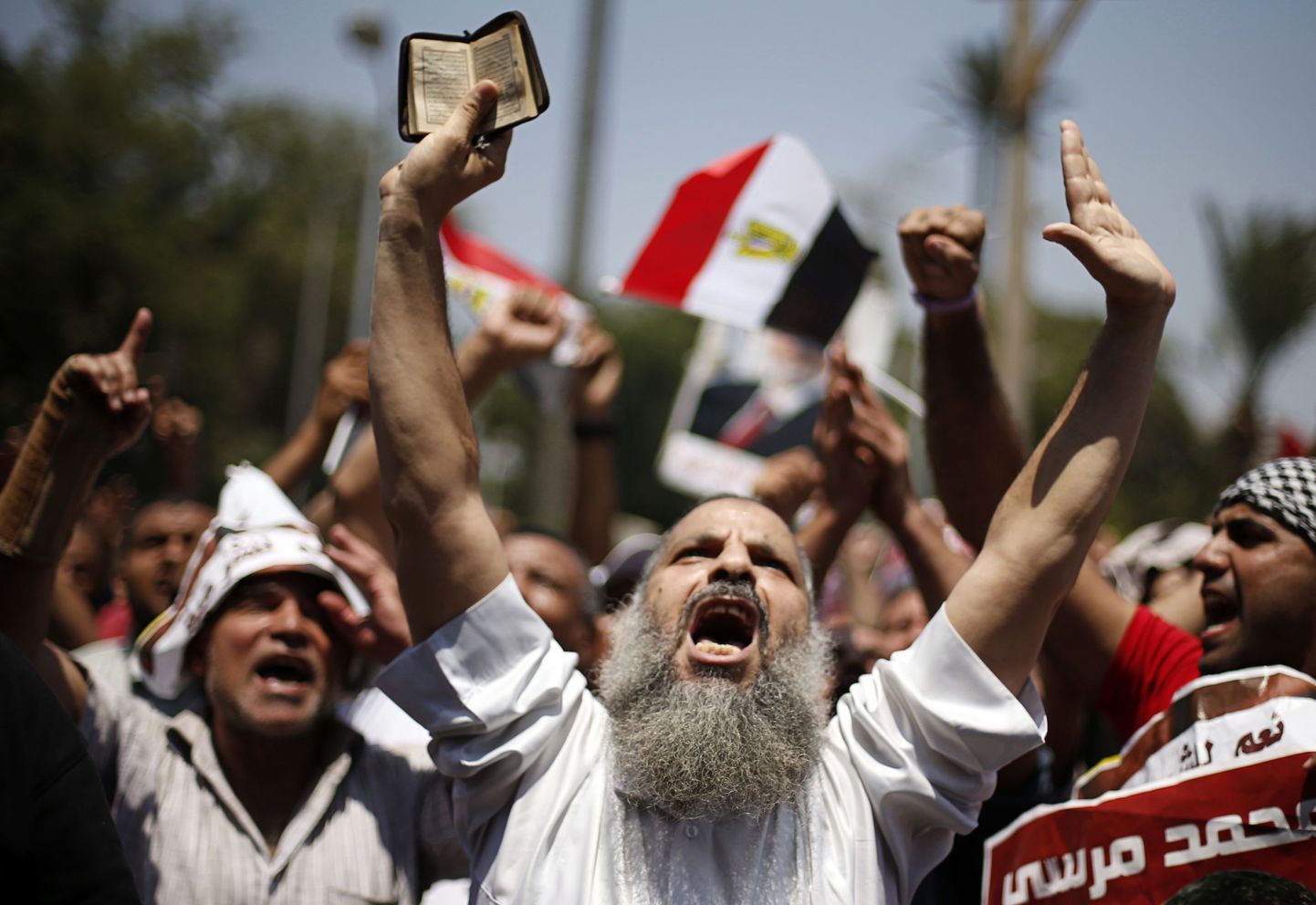 Egiptuse endist presidenti Mohamed Morsit toetavad meeleavaldajad