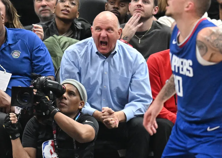 Steve Ballmer talle kuuluva korvpalliklubi LA Clippers mängu vaatamas.