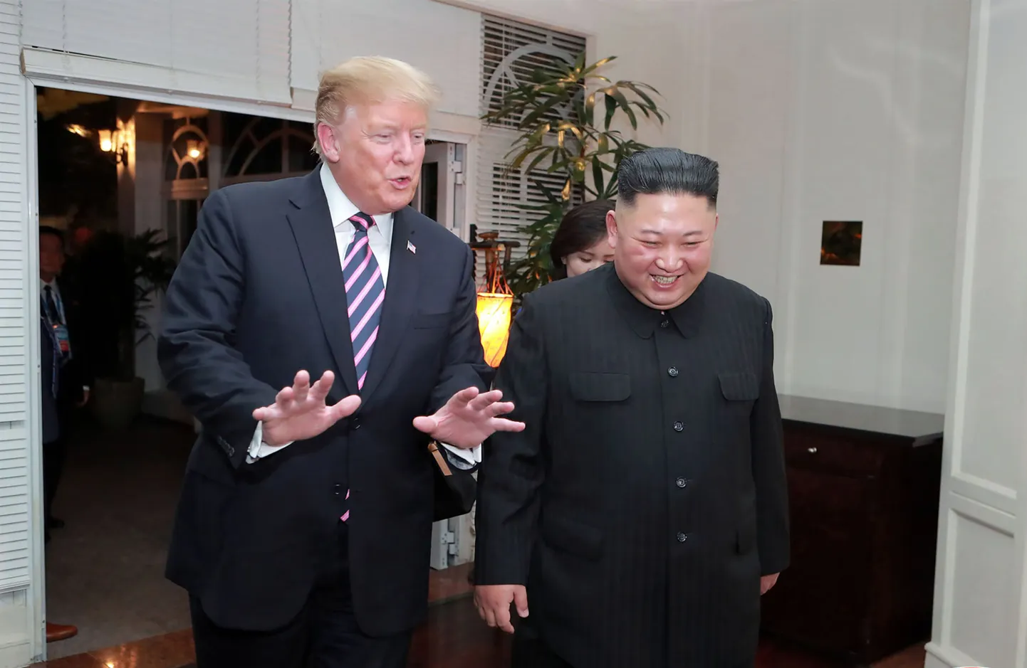 Donald Trumpi (vasakul) ja Kim Jong-uni kohtumine Singapuris.