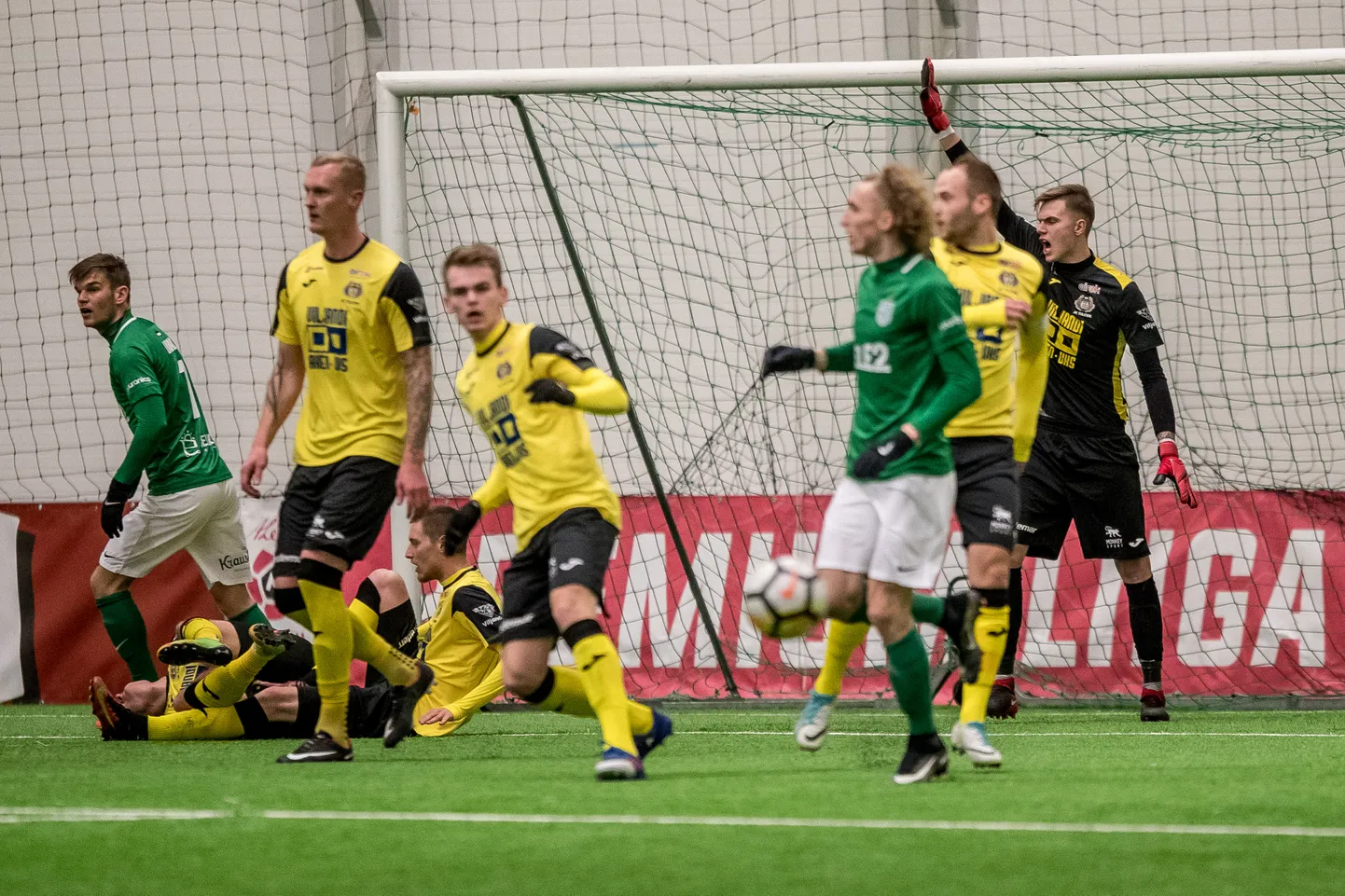 Tulevik alustas meistriliigahooaega, kohtudes FC Floraga. Sisehallis peetud mängus tuli viljandlastel tiitlikaitsja paremust tunnistada. Laupäeval peavad viljandlased hooaja esimese liigamängu kodulinnas.