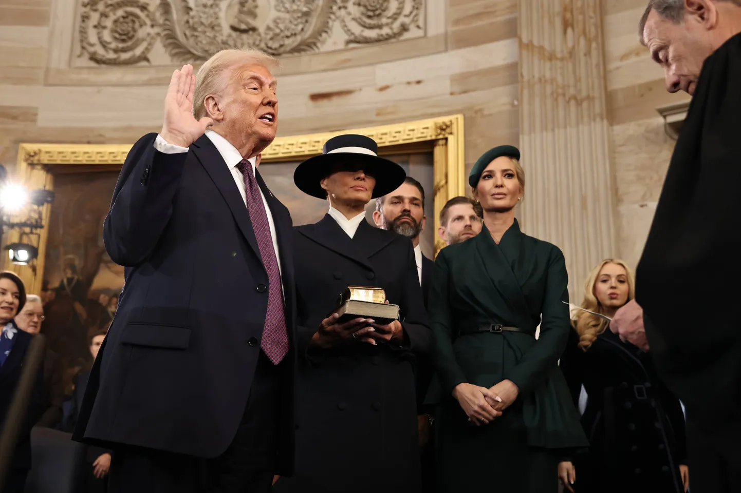 Мелания, Иванка и Дональд Трамп.