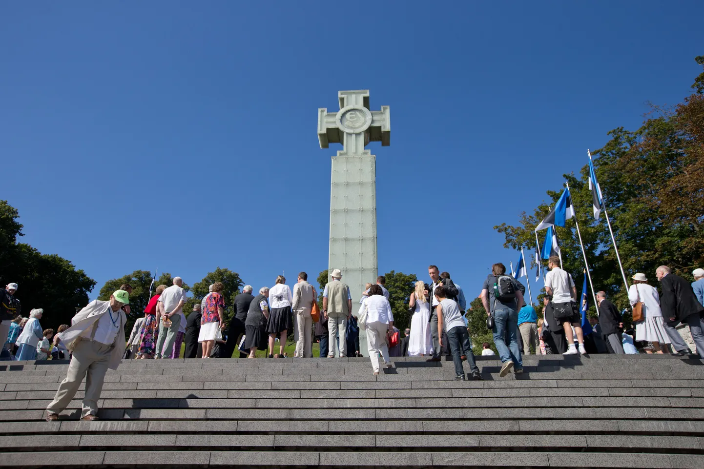Eile tähistati esimest korda Eestis üle-Euroopalist Molotovi-Ribbentropi pakti (MRP) sõlmimise aastapäeva totalitarismiohvrite mälestustseremooniaga Vabadussõja võidusamba juures.