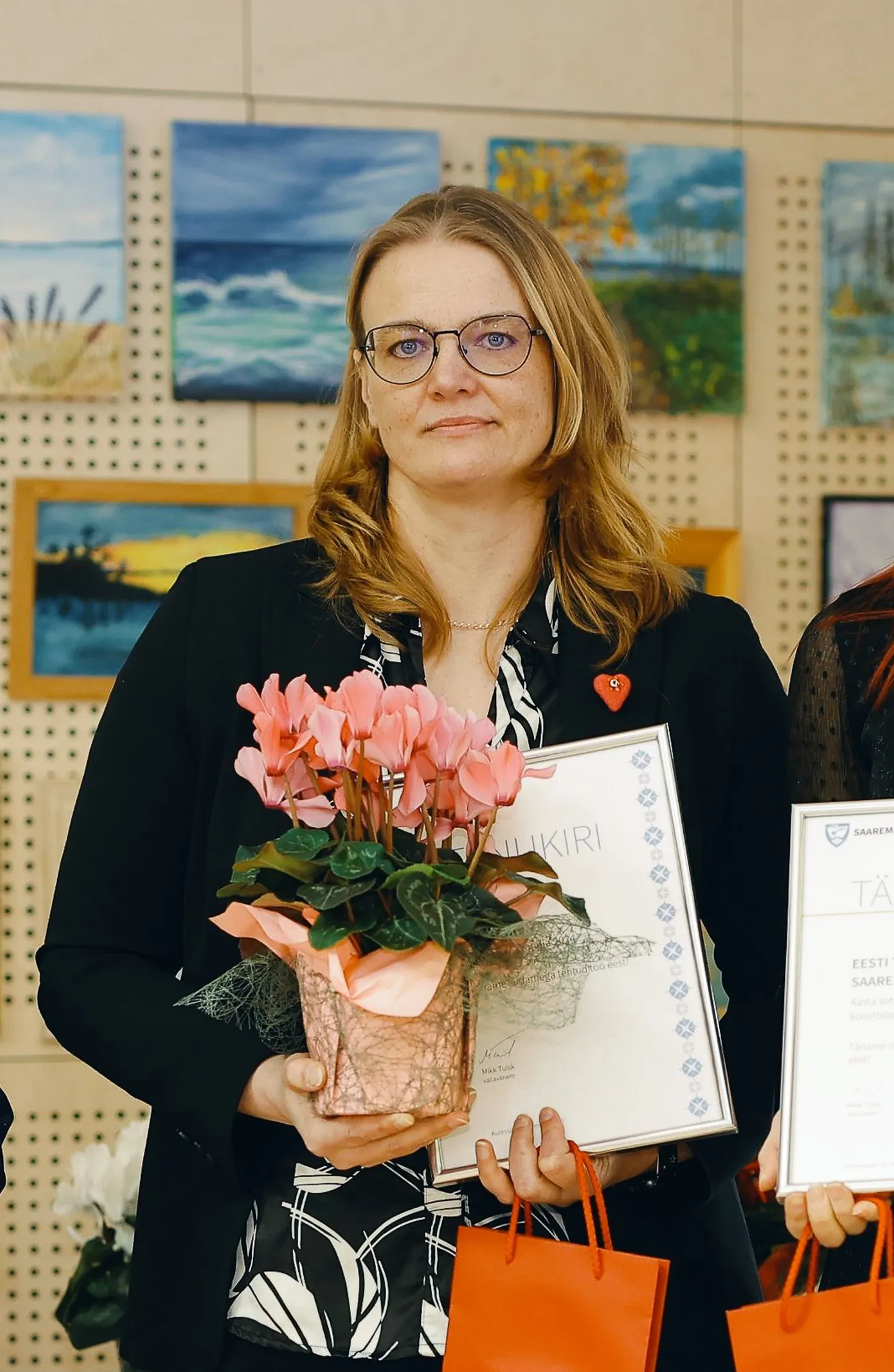 AASTA TUGIISIK: Täna üle-eestilise tunnustuse pälvinud Mare Lest kuulutati märtsis Saaremaa valla aasta hoolekandjaks.