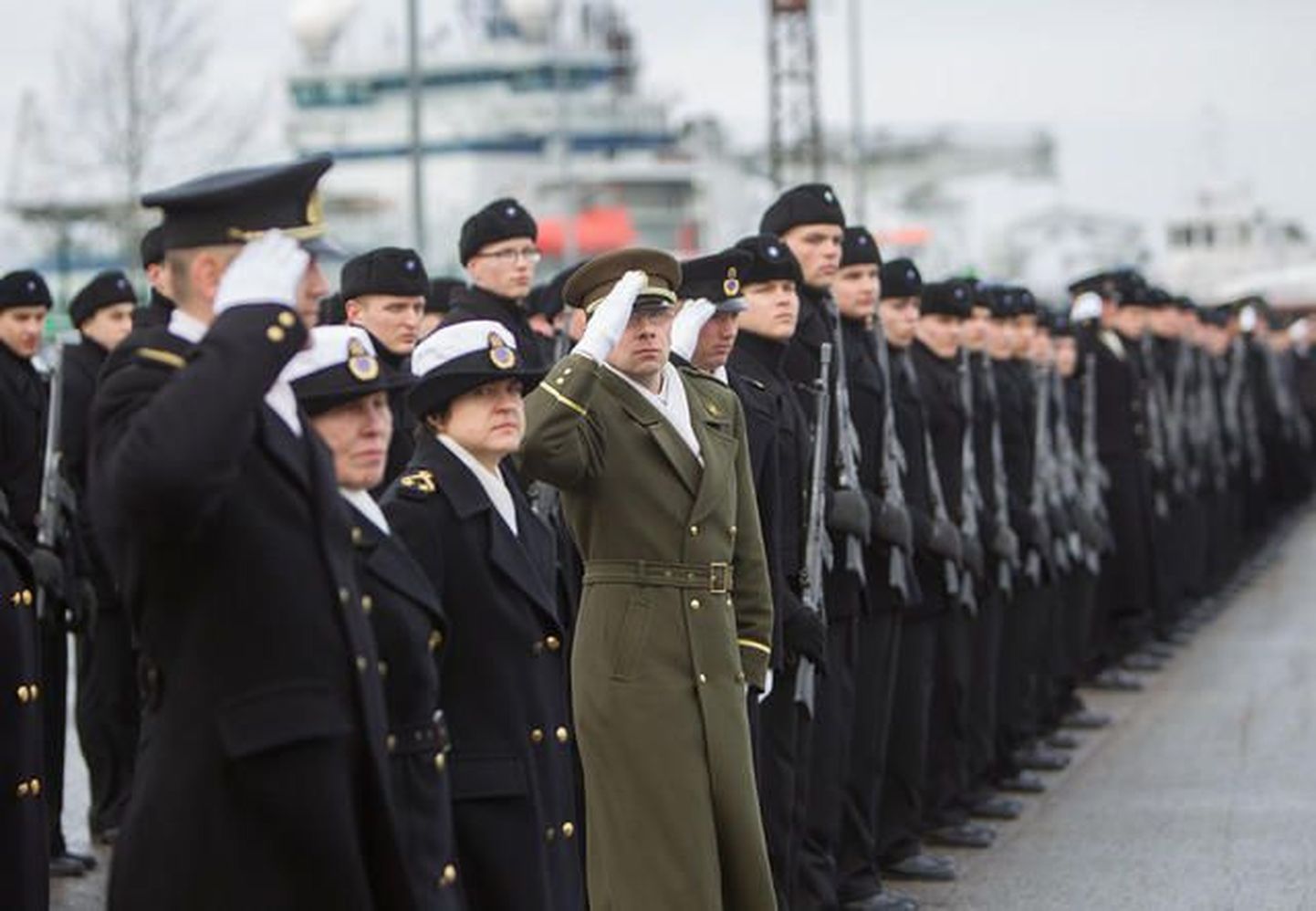 Mereväebaasis andsid täna sõdurivande ka mereväelased.