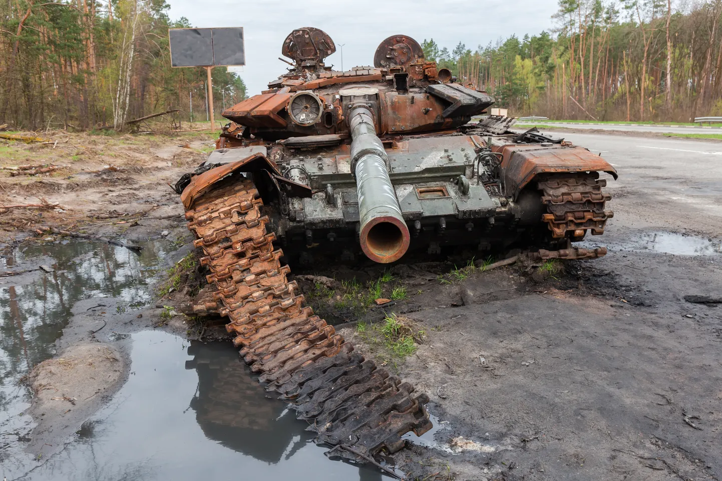 Izpostīts krievu tanks Ukrainā.