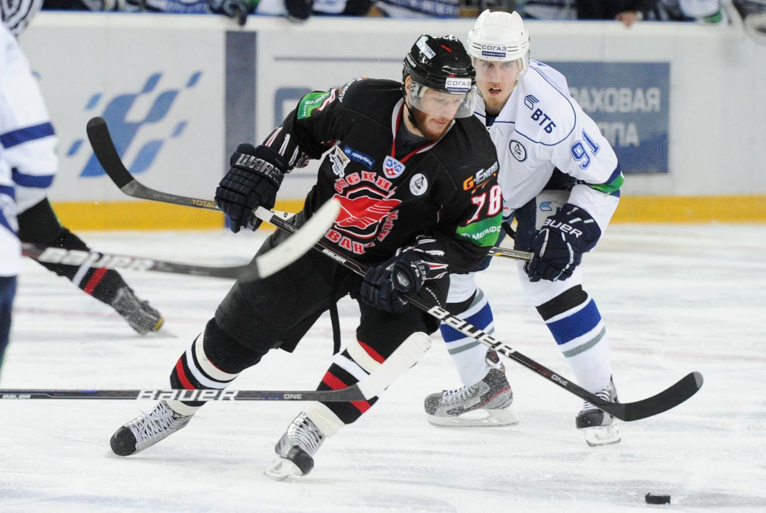 Kohtla-Järve HC Everesti ründaja Andrei Ivanov (nr 78) 2012. aasta KHLi finaalseerias Moskva Dinamo vastu mängimas. 