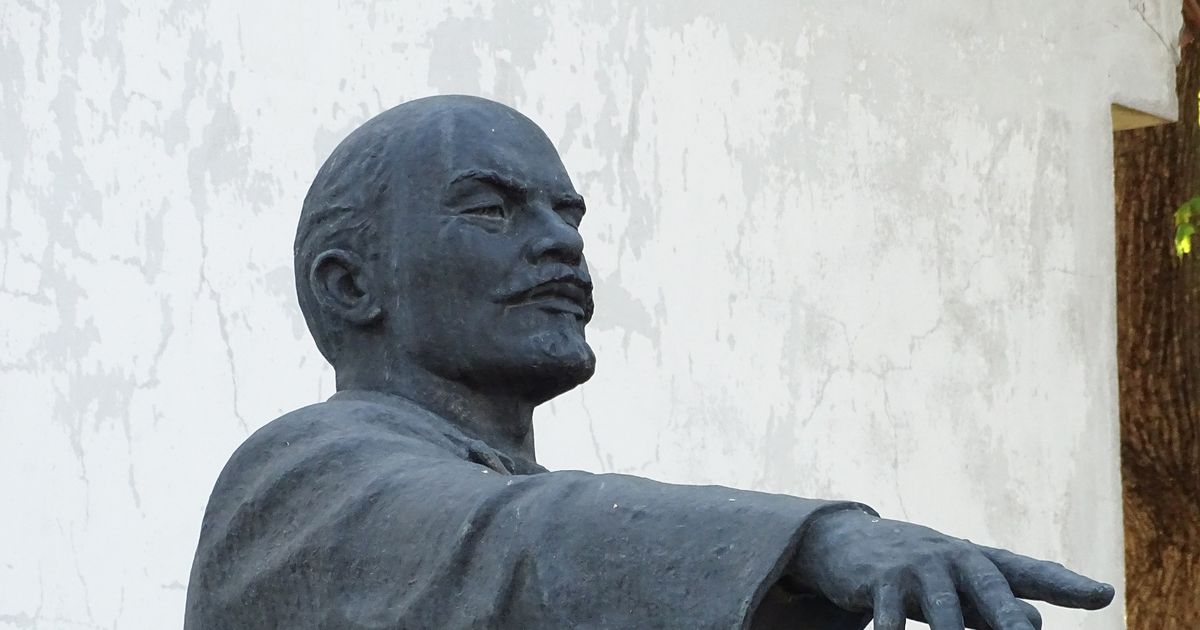 Elmar Tomosek ⟩ Opiu pentru oameni, poate nu numai despre Lenin