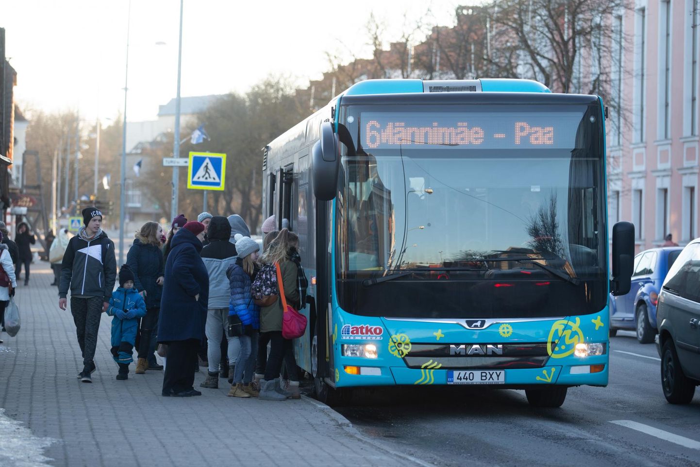 Marsruudil Männimäe–Paalalinn–Haigla–Paalalinn–Männimäe sõitev ja igal täistunnil väljuv buss number 6 on maakonnas sõitjate arvult esirinnas.  