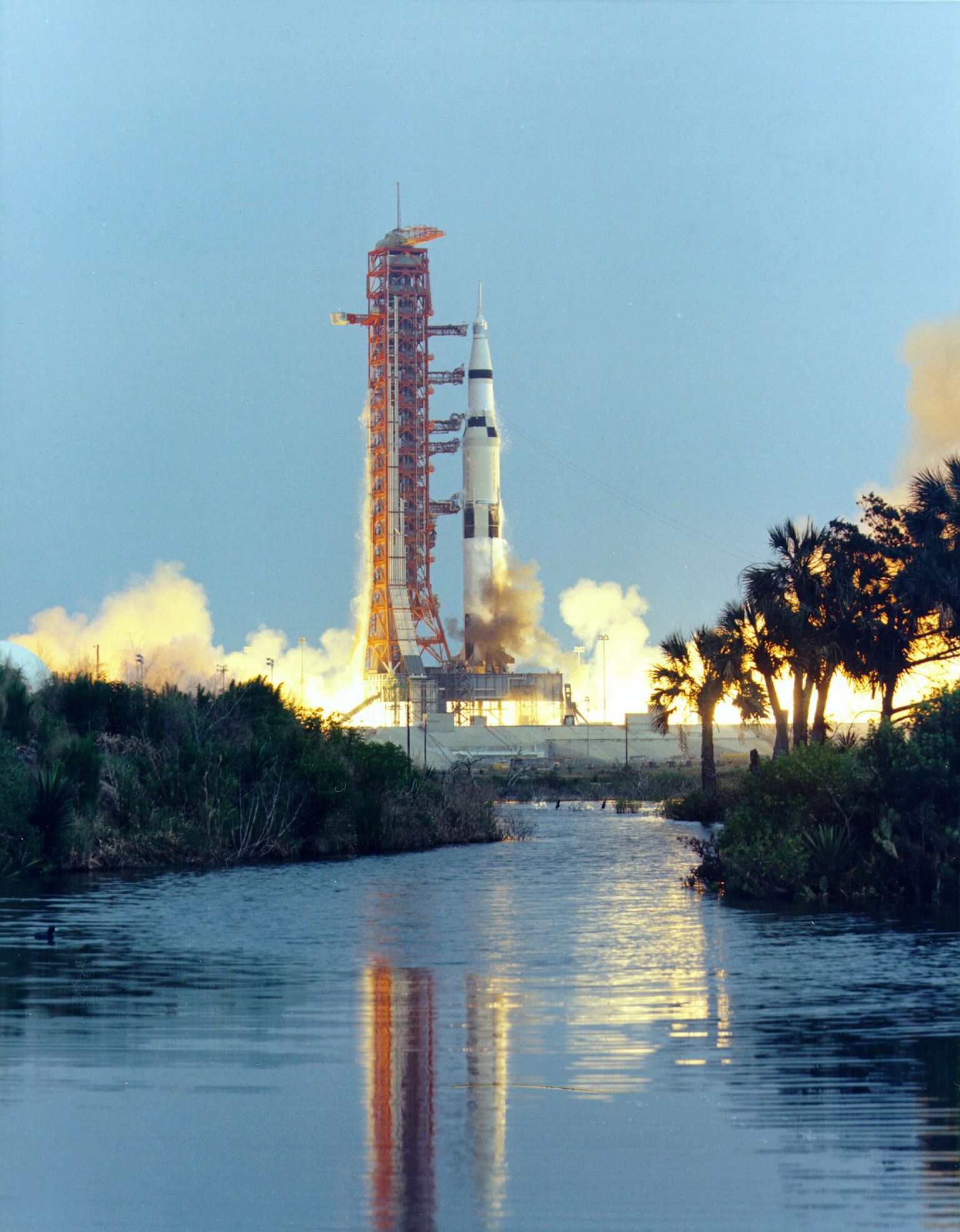 Saturn V rakett tõusis 11. aprillil 1970 õhku Floridast Kennedy kosmosekeskusest, pardal Apollo 13 missiooni astronaudid