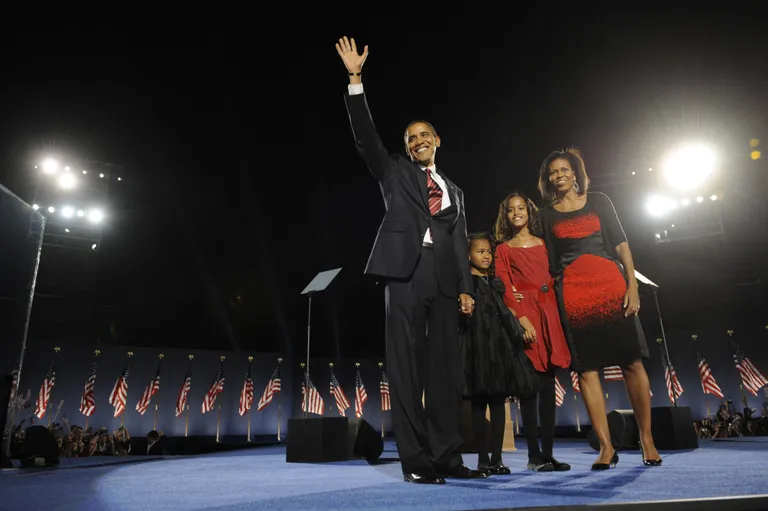 Barack Obama koos perega pärast presidendivalimiste võidukõnet 4. novembril 2008