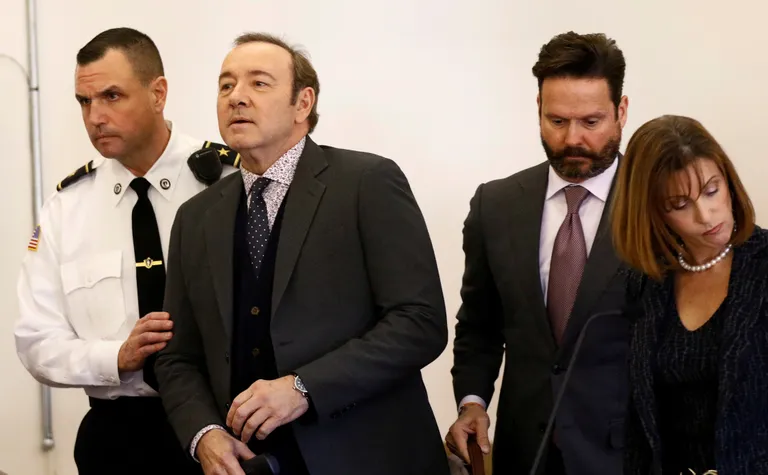 Pärast süüdistusi kadus Spacey avalikkuse eest, ning endist tippnäitlejat nähti vaid kohtus.
