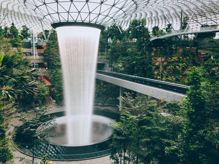 Milzu ūdenskritums Singapūras lidostā