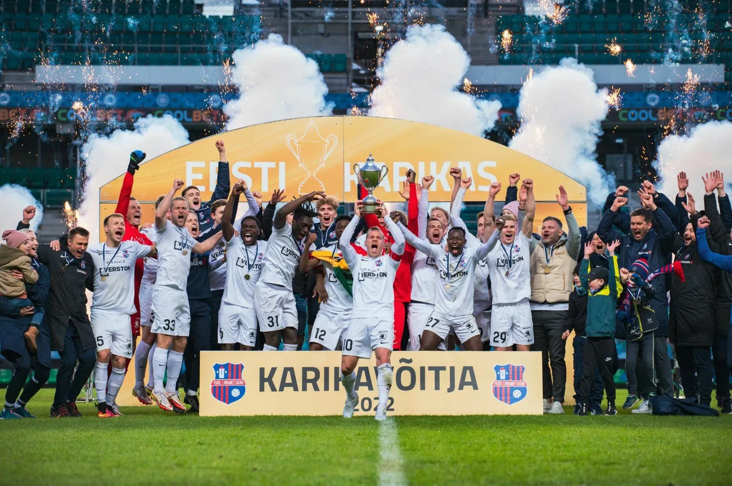Paide meeskonna võidurõõm.