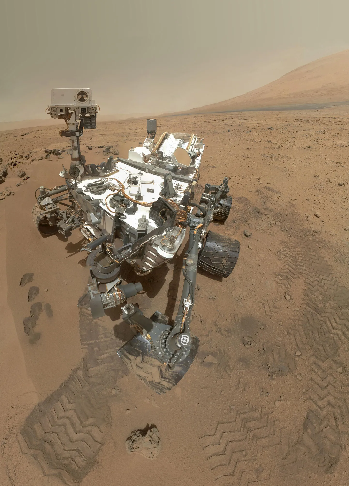 Curiosity värviline autoportree Marsi pinnal.