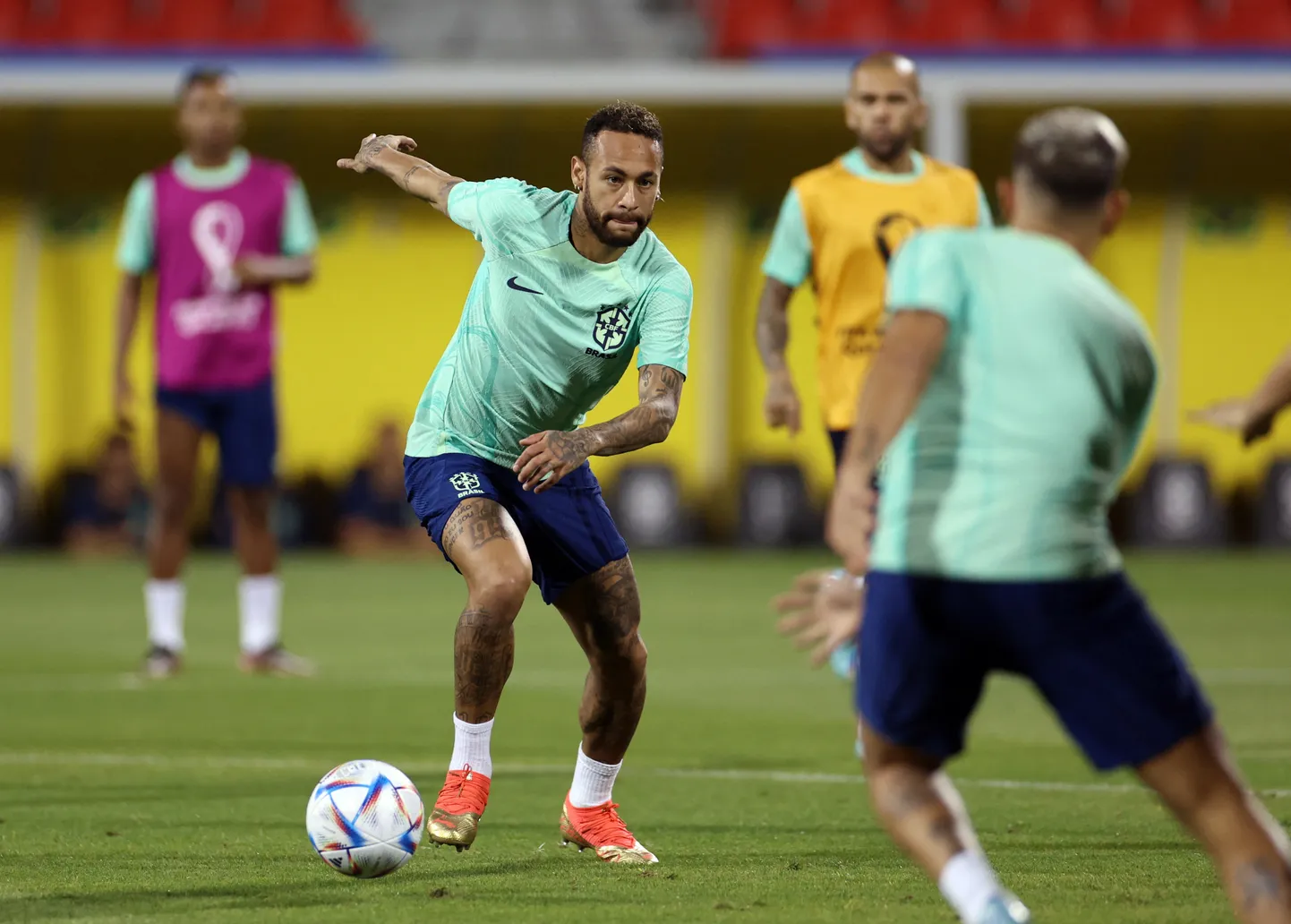 Neymar (vasakul) pühapäeval Brasiilia treeningul.