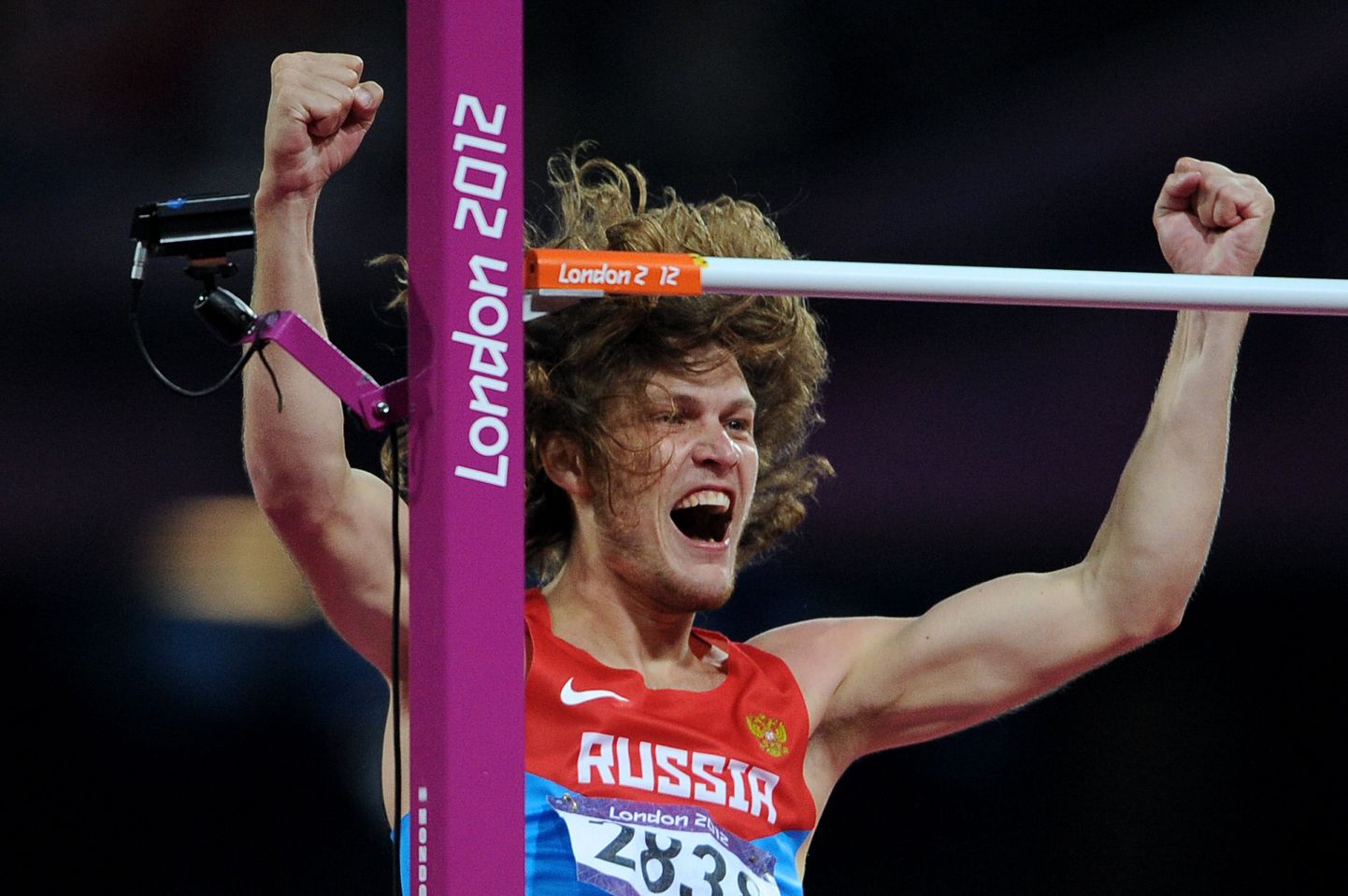 Kas Londoni olümpiakuld, mille üle Ivan Uhhov sel pildil juubeldab, võetakse tal käest?