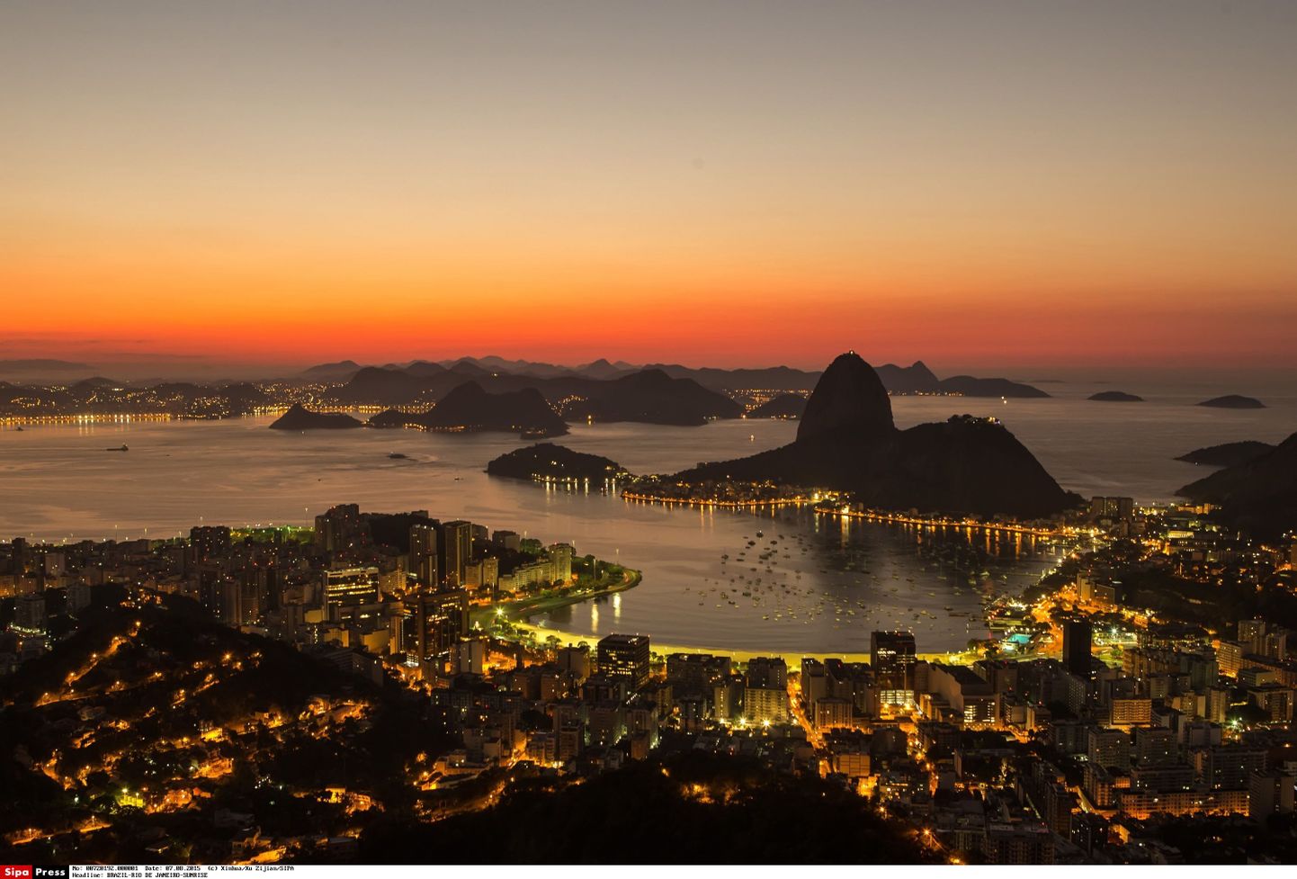 Eemalt vaadates on Rio de Janeiros asuv Guanabara laht hingematvalt kaunis.