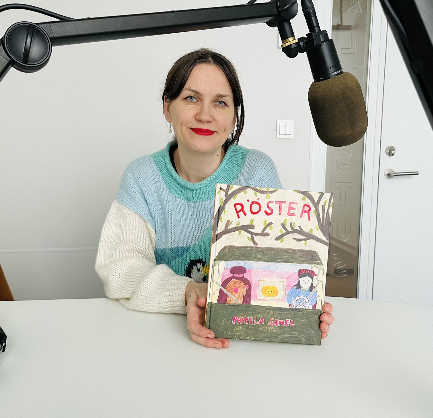 Illustraator Pamela Sameli raamat «Röster» julgustab lapsi koos vanematega arutlema asjade elu ja taaskasutuse üle.