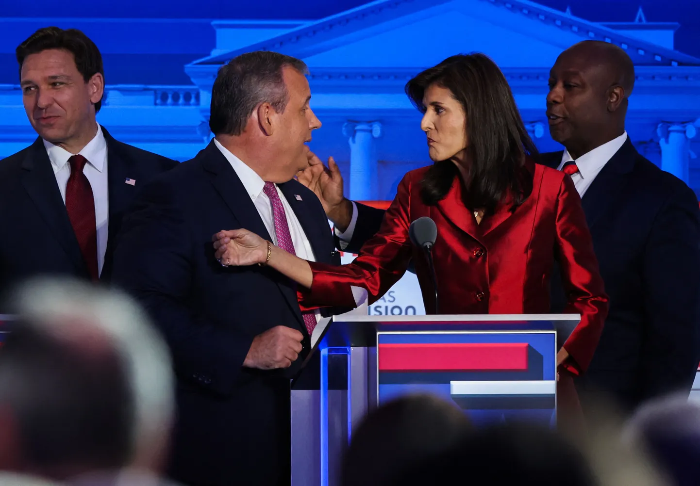 Vabariiklaste presidendikandidaadi debatt. Vasakult: Ron DeSantis, Chris Christie, Nikki Haley ja Tim Scott.