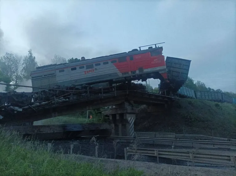 Обрушение моста в Курской области