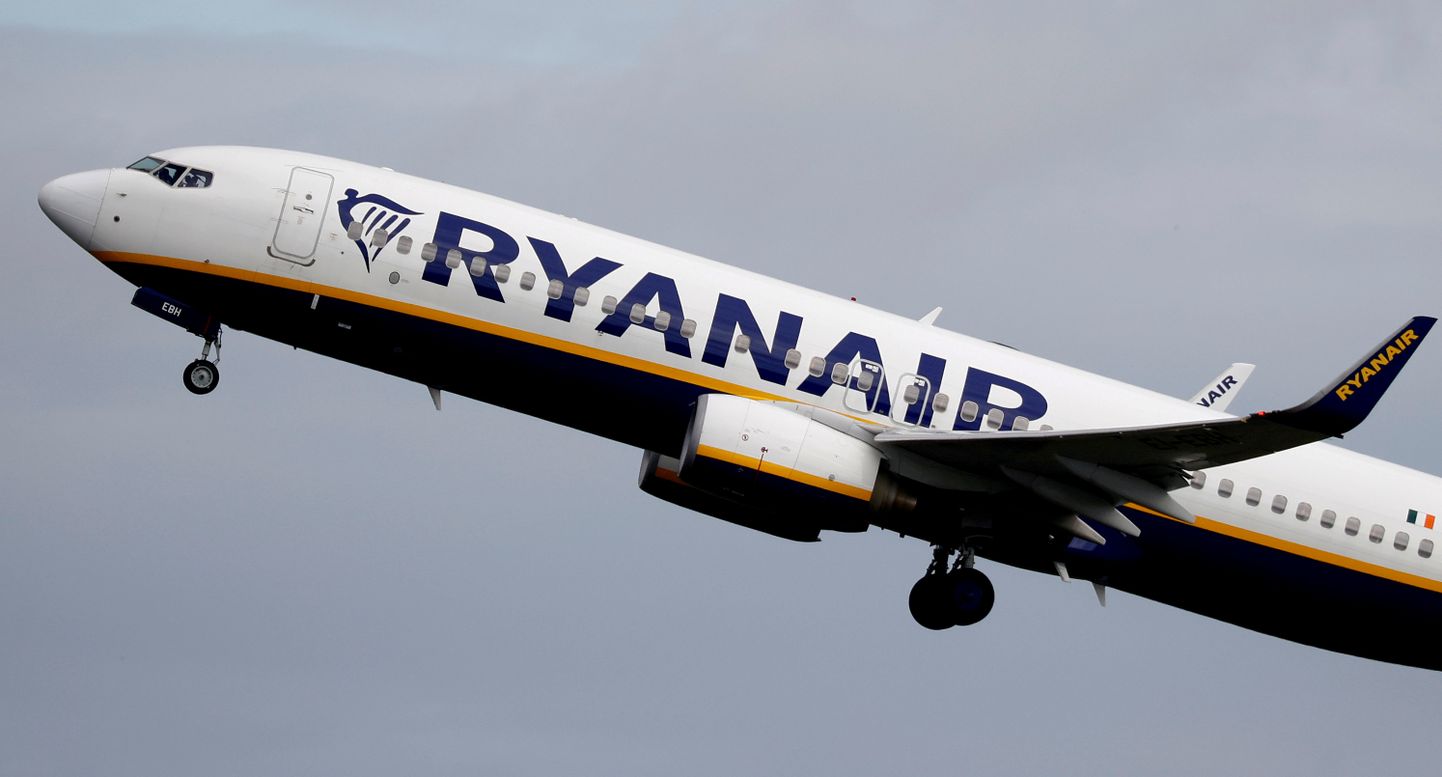 Ryanairi lennuk stardib Manchesteri lennujaamast 21. juuni 2020.