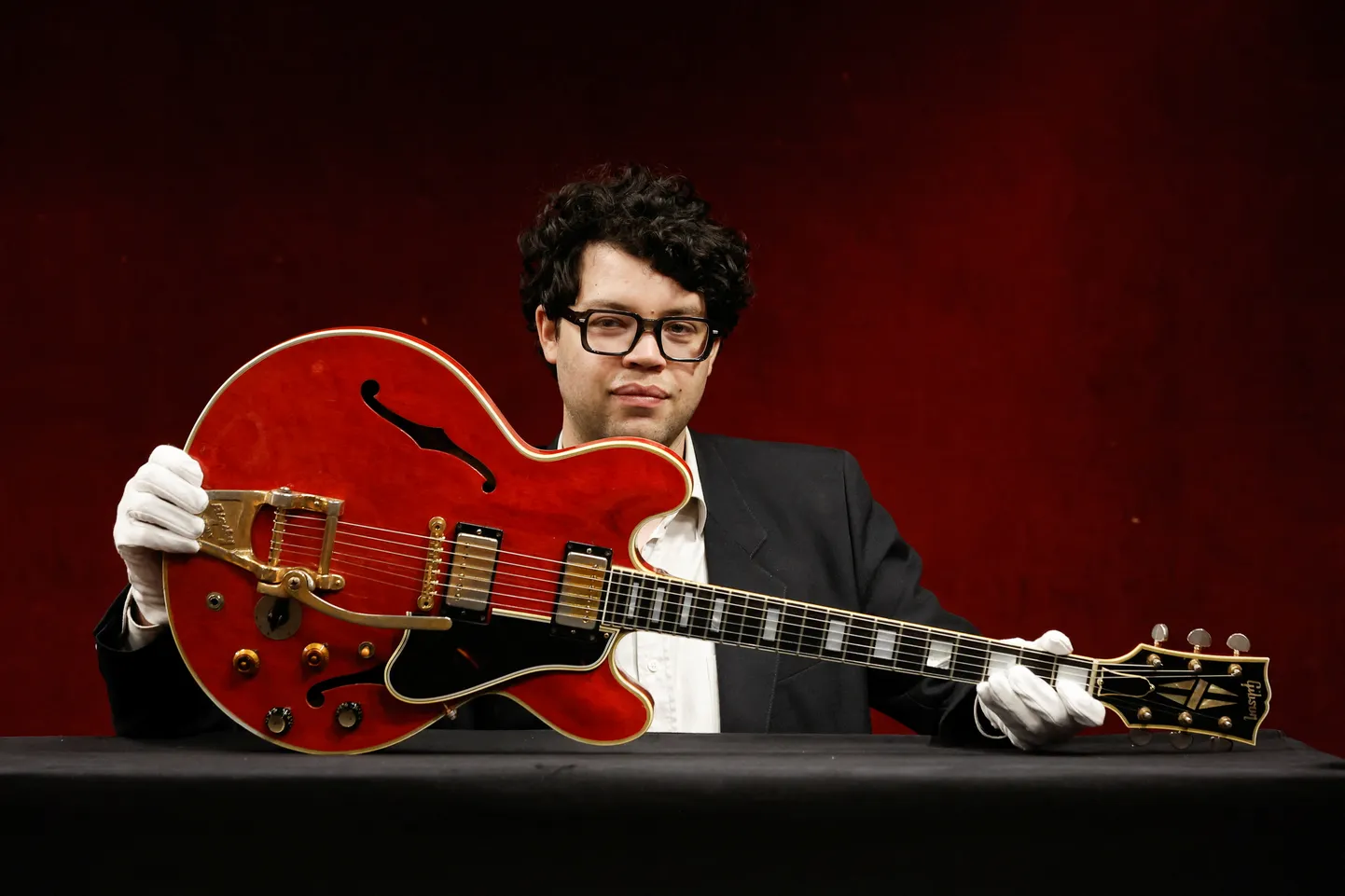 Noel Gallagheri veripunane Gibson ES-355 kitarr