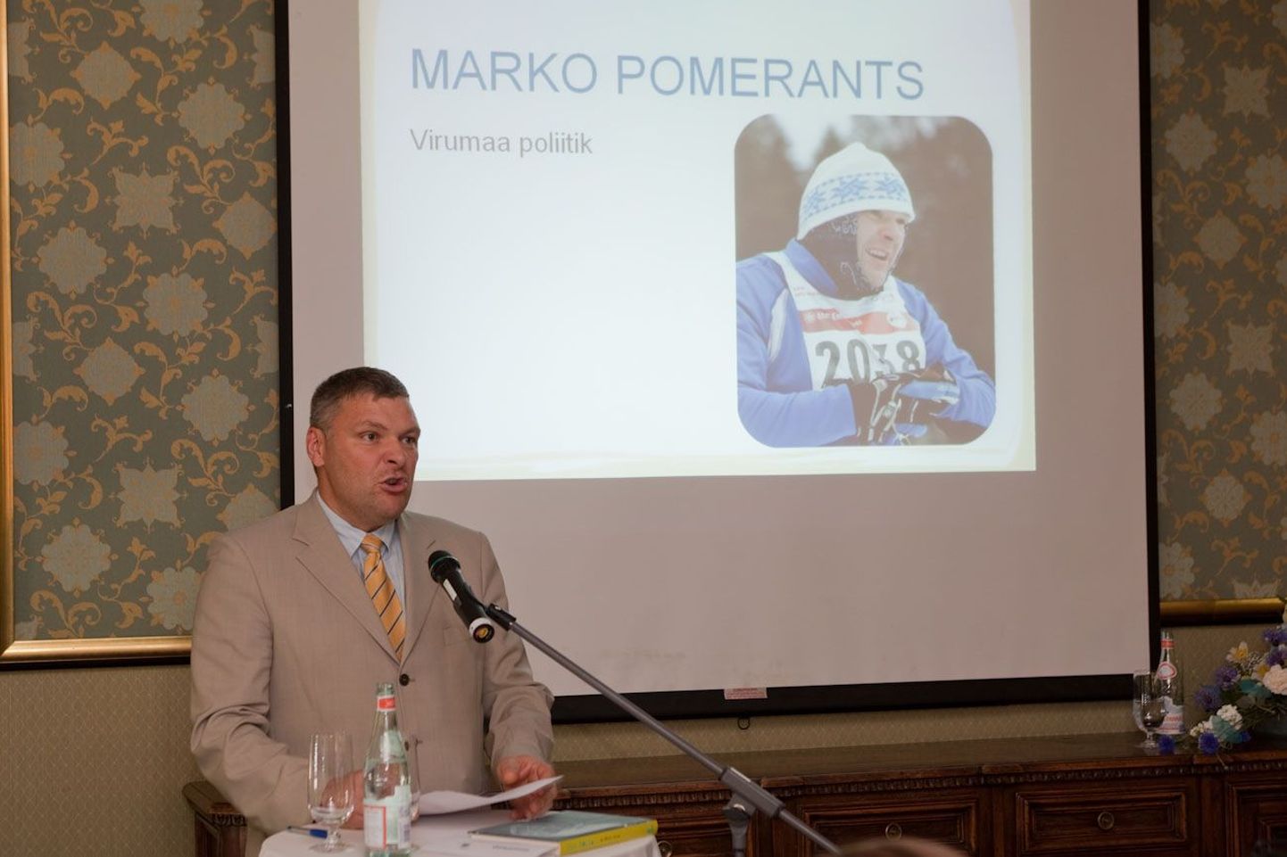 Marko Pomerants arvamusliidrite lõunal.