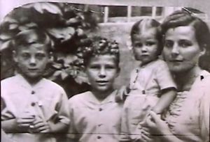 Džordžo - foto pa kreisi